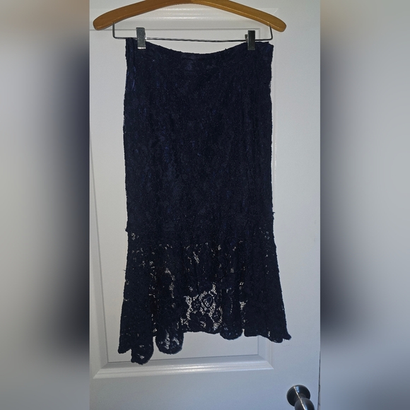 Two-piece Lulu's lace cropped skirt set in Navy Blue - Picture 13 of 16